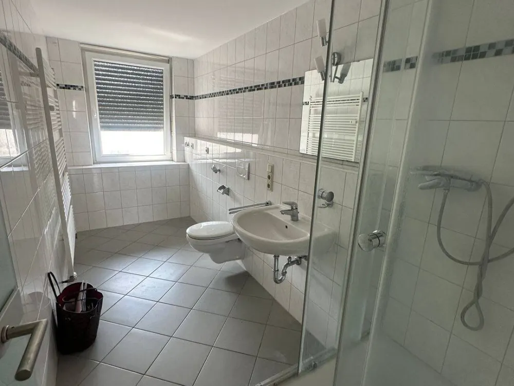Sbr.-Innenstadt * شقة أنيقة بغرفتين ومطبخ * شرفة * مطبخ معيشة * 80 متر مربع