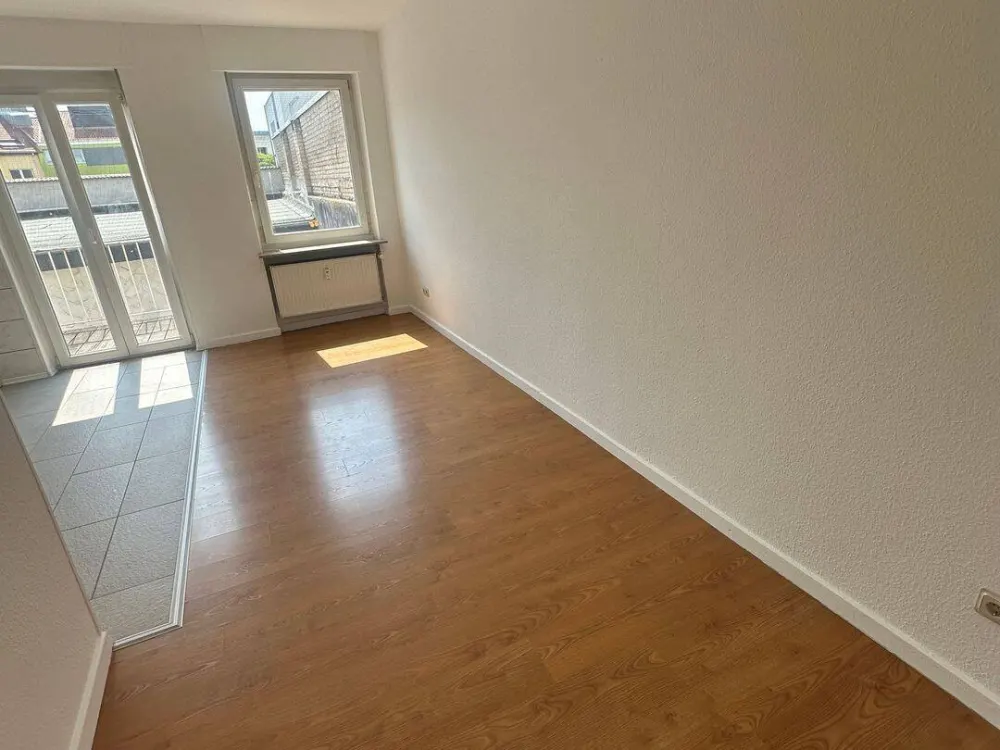 Sbr.-Innenstadt * شقة أنيقة بغرفتين ومطبخ * شرفة * مطبخ معيشة * 80 متر مربع