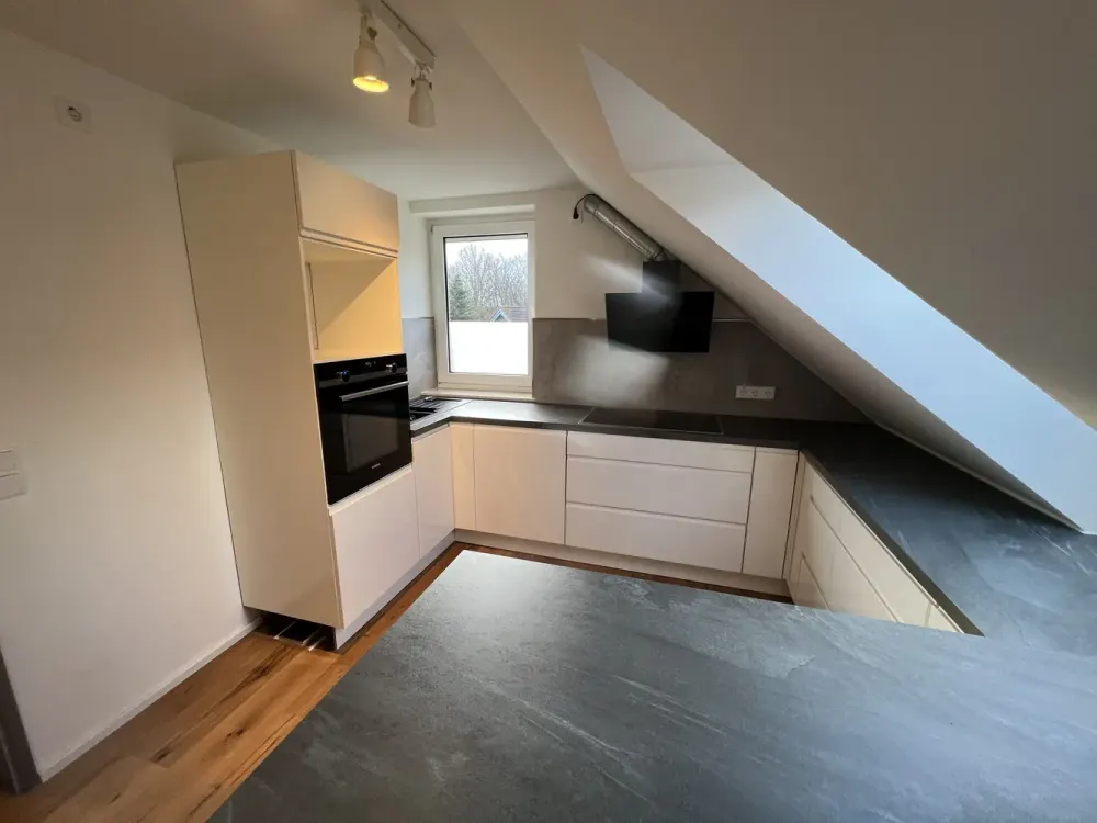Modern 2-Room Maisonette with South Balcony & Walk-In Closet in Münster-Hiltrup