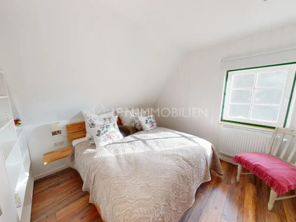Simply Move In! Fully Furnished 3-Room Apartment in Idyllic Location
