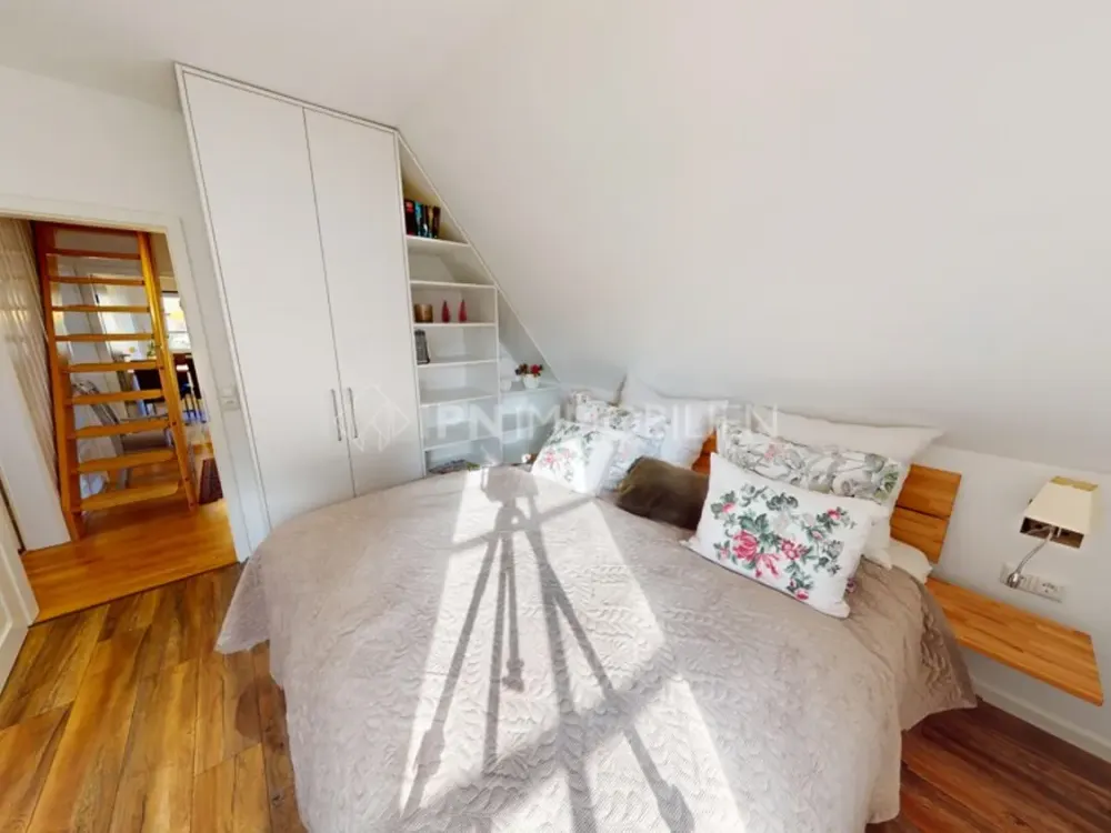 Simply Move In! Fully Furnished 3-Room Apartment in Idyllic Location