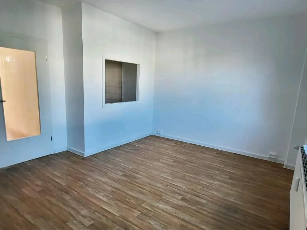 2-Room Apartment in Bln-Kaulsdorf, First Occupancy After Renovation from 01.10
