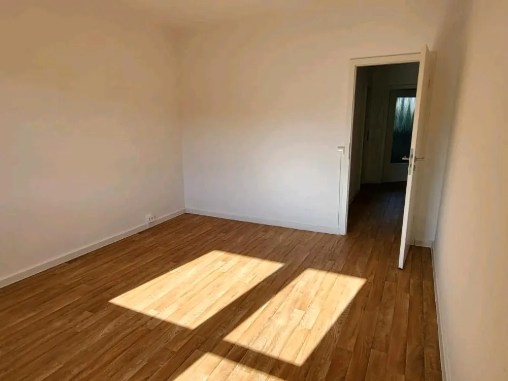 2-Room Apartment in Bln-Kaulsdorf, First Occupancy After Renovation from 01.10