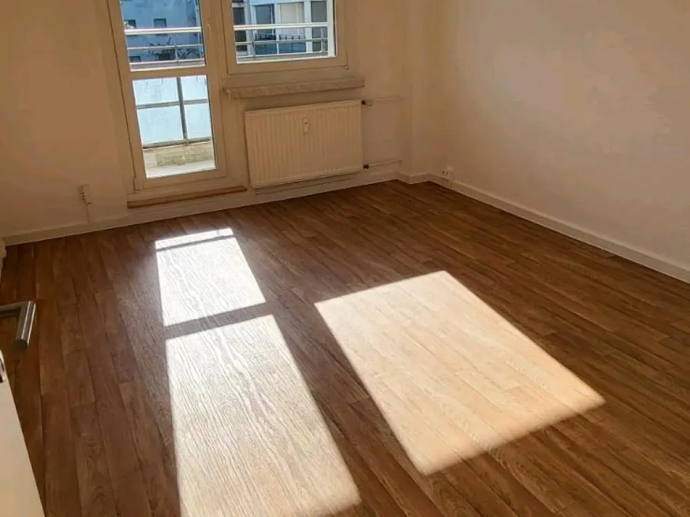 2-Room Apartment in Bln-Kaulsdorf, First Occupancy After Renovation from 01.10