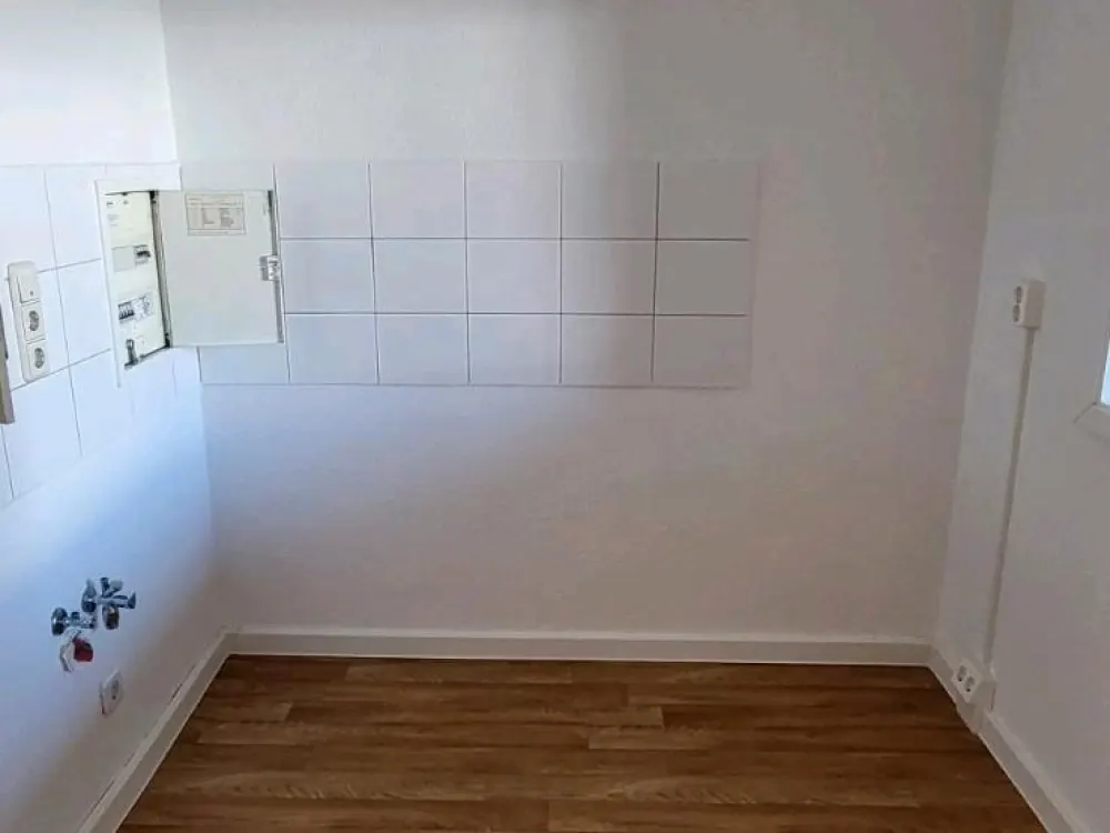 2-Room Apartment in Bln-Kaulsdorf, First Occupancy After Renovation from 01.10