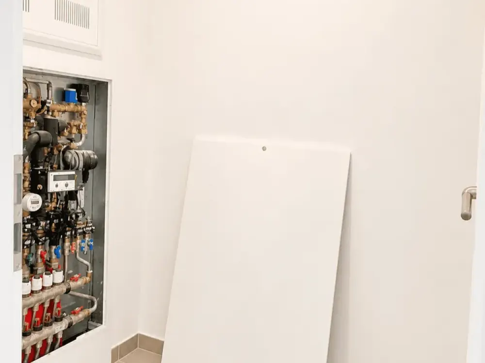 Attractive 2-Room Apartment with Balcony and Fitted Kitchen