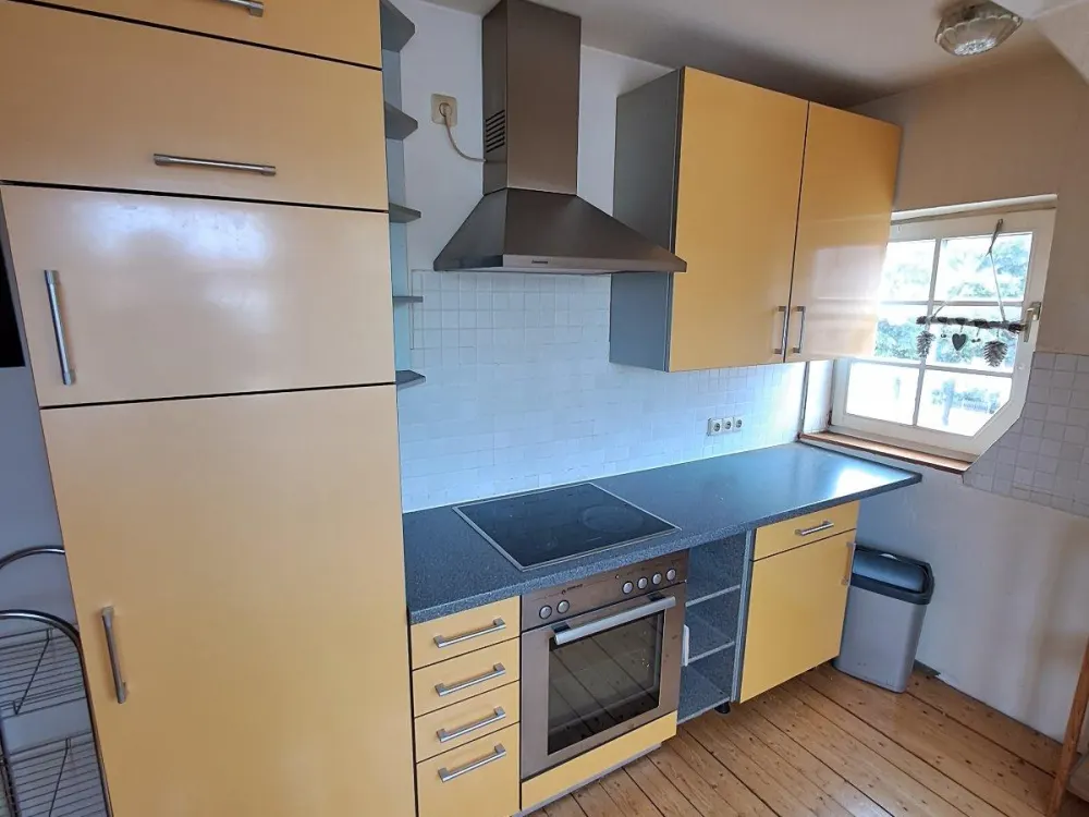 3-room apartment with fitted kitchen and bathtub