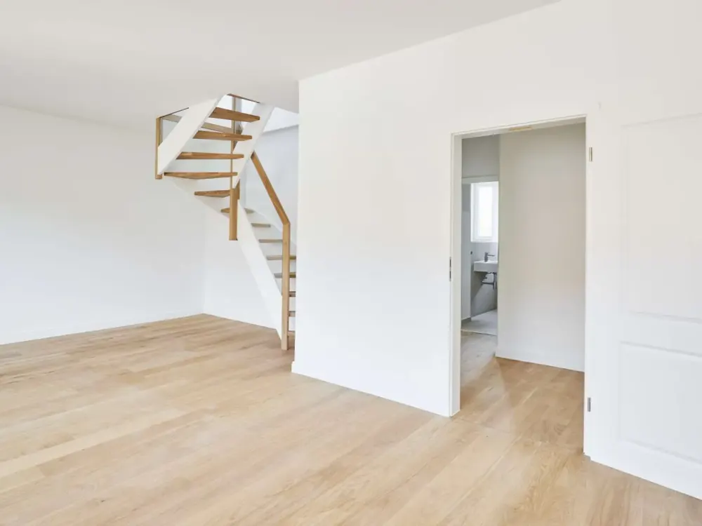 Renovated 4-Room Maisonette Apartment with Two Bathrooms with Windows and Balcony