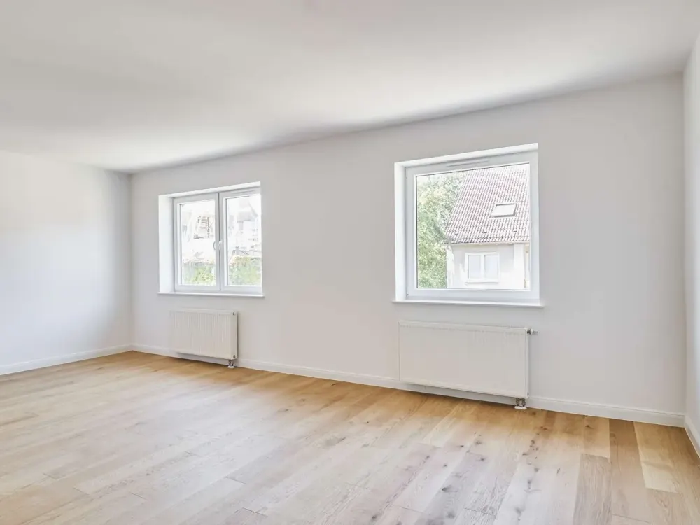 Renovated 4-Room Maisonette Apartment with Two Bathrooms with Windows and Balcony