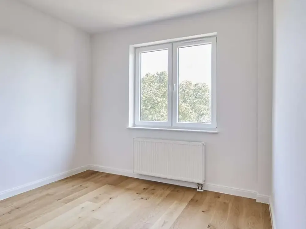Renovated 4-Room Maisonette Apartment with Two Bathrooms with Windows and Balcony