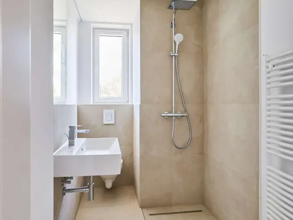 Renovated 4-Room Maisonette Apartment with Two Bathrooms with Windows and Balcony
