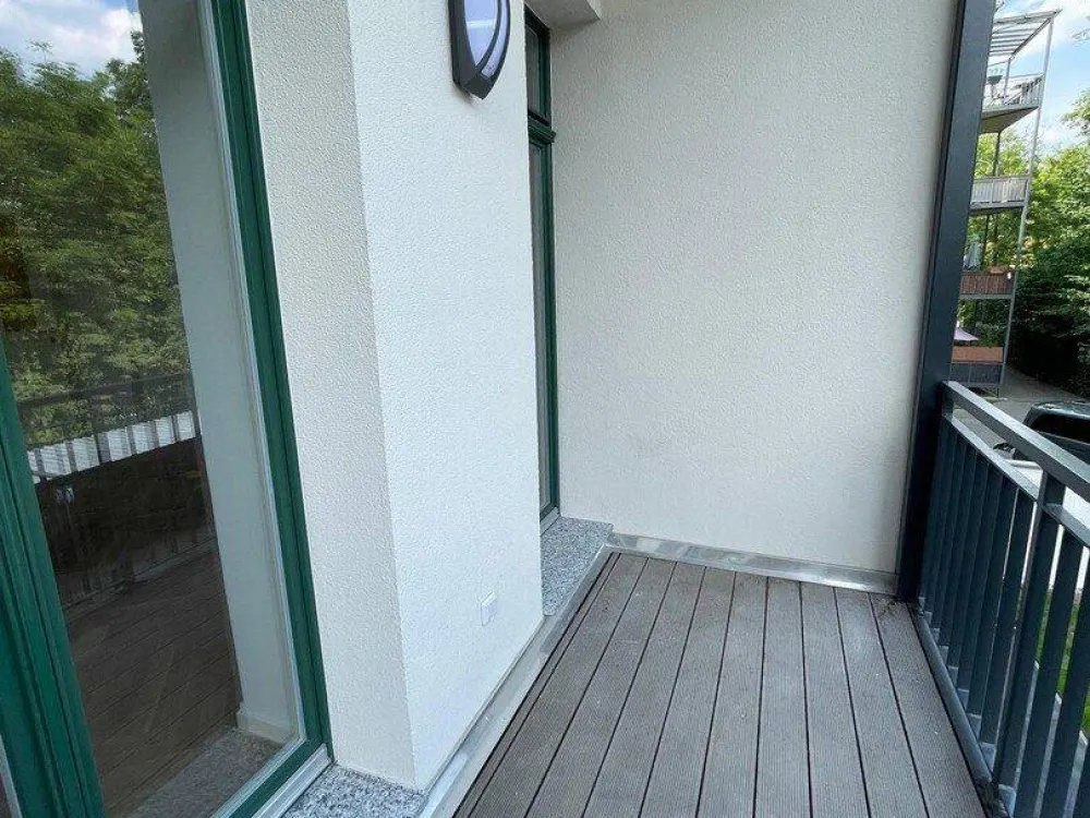 Newly Renovated 3-Room Apartment with Large Balcony