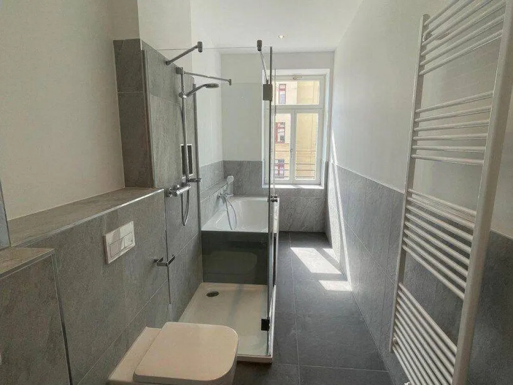 Newly Renovated 3-Room Apartment with Large Balcony