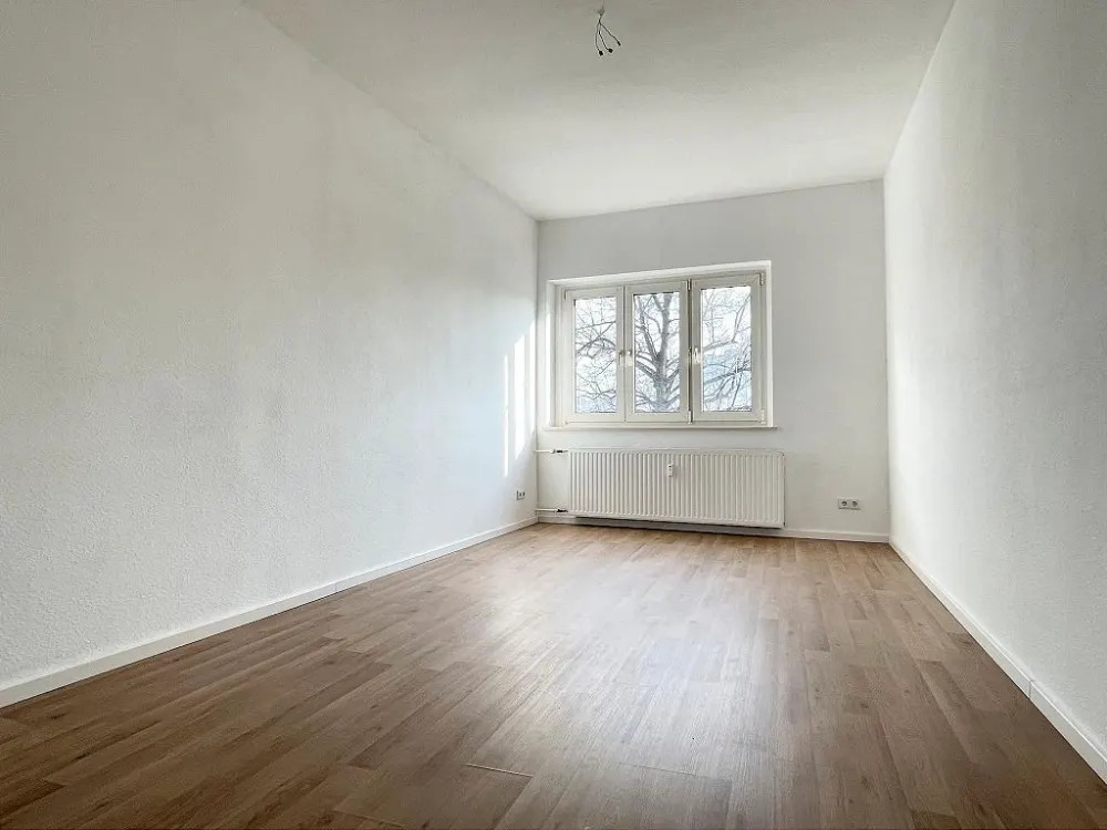 Beautiful 2-Room Apartment with Balcony for Rent in Dresden Löbtau!
