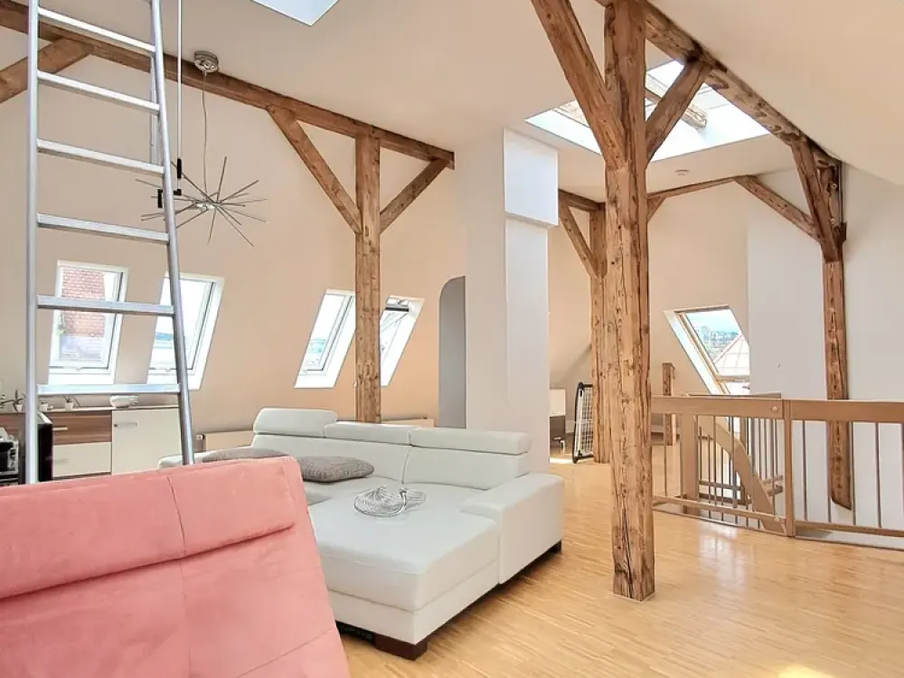 Beautiful 2.5-Room Maisonette Old Building Apartment near Feuersee!