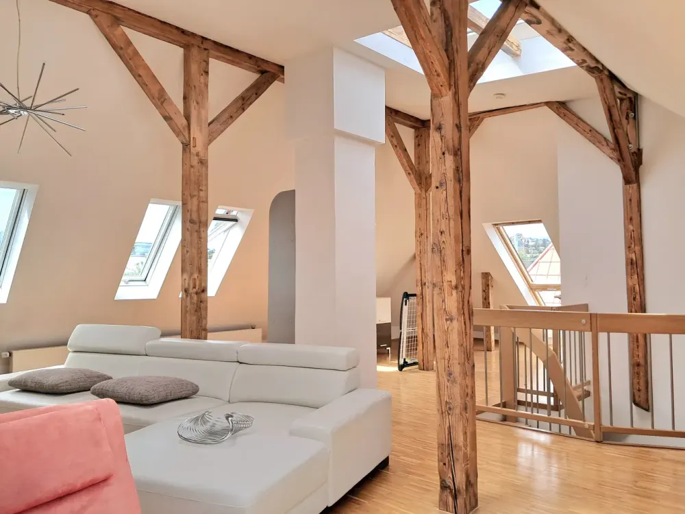 Beautiful 2.5-Room Maisonette Old Building Apartment near Feuersee!