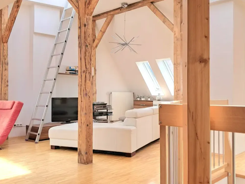 Beautiful 2.5-Room Maisonette Old Building Apartment near Feuersee!