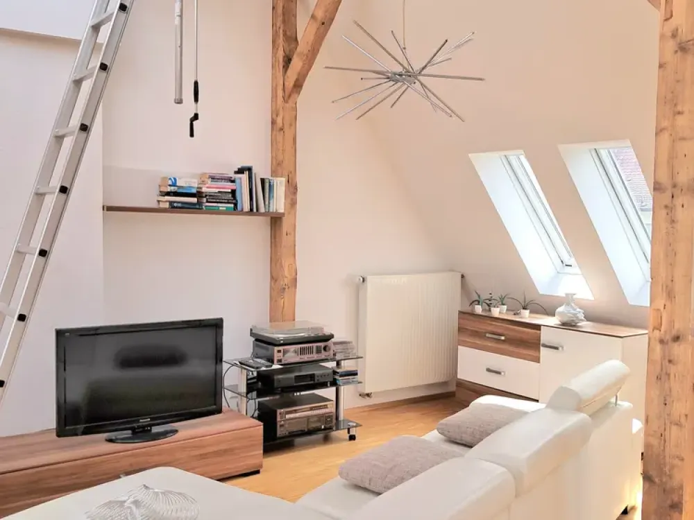 Beautiful 2.5-Room Maisonette Old Building Apartment near Feuersee!
