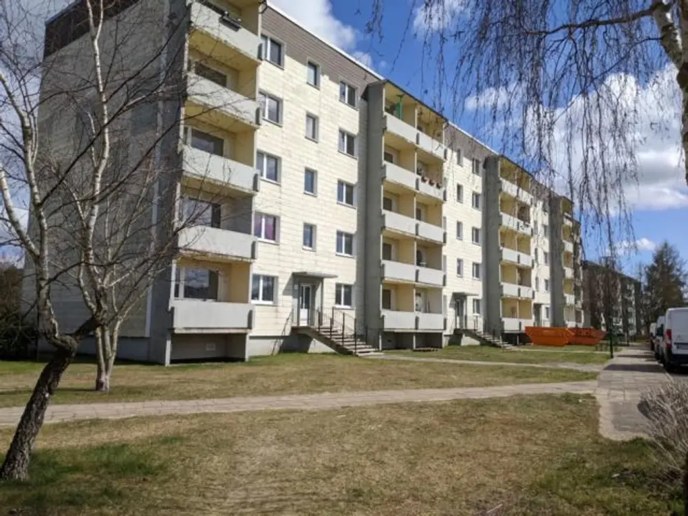 Renovated 2-Room Apartment on the 2nd Floor - Available Immediately