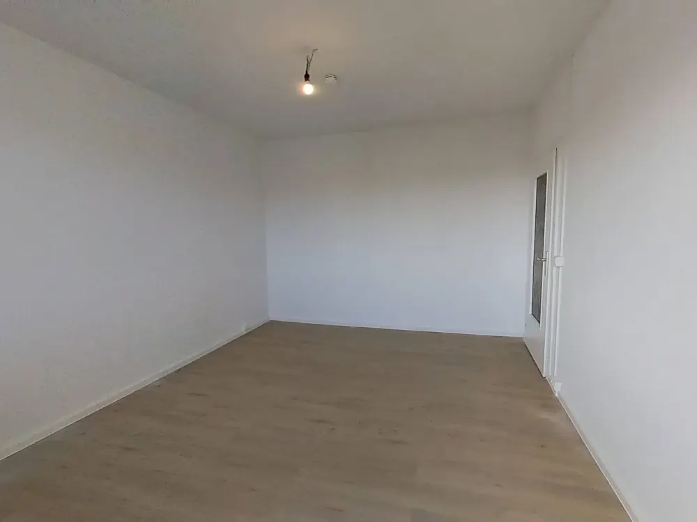 Modern 3-Room Apartment with Balcony Overlooking the Roofs of Rostock