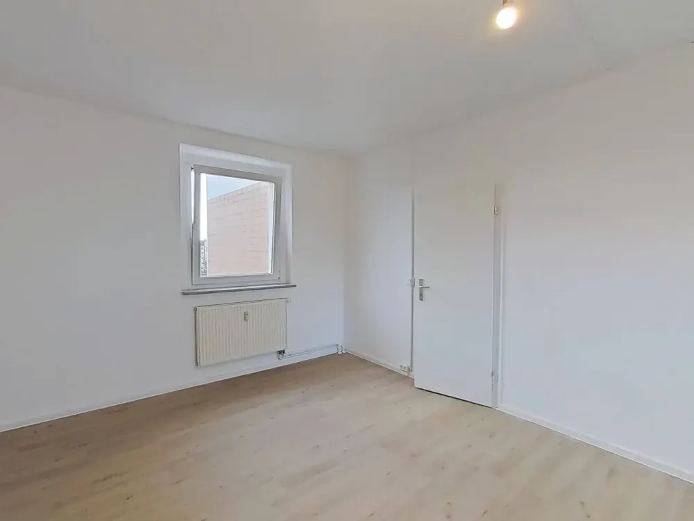 Modern 3-Room Apartment with Balcony Overlooking the Roofs of Rostock