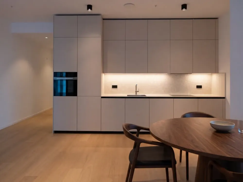 FOUR: Exclusive Apartment in the Heart of the Skyline