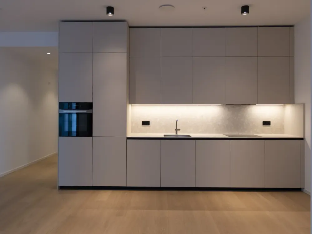 FOUR: Exclusive Apartment in the Heart of the Skyline