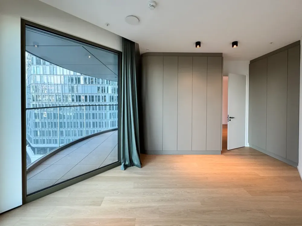 FOUR: Exclusive Apartment in the Heart of the Skyline