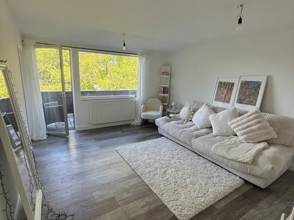 Modern 3-Room Apartment in Hürth with Balcony