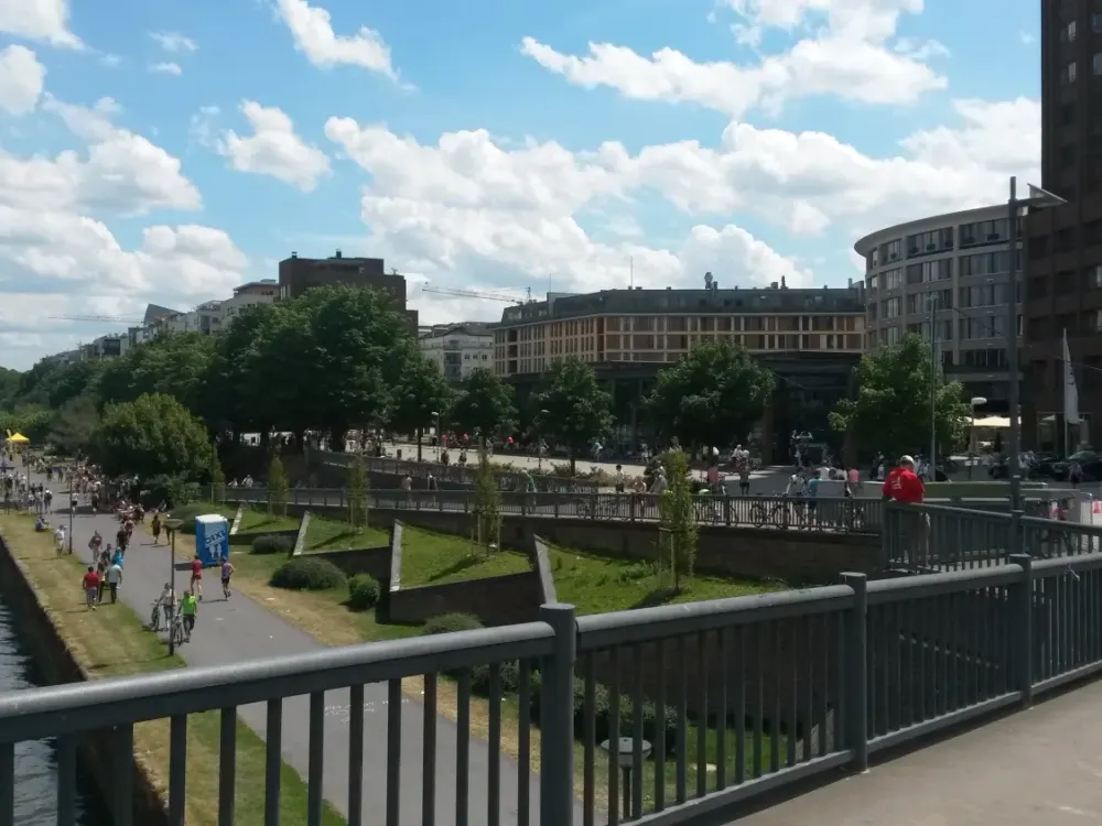 Dachgeschosswohnung mit großer Loggia und Main-Skyline Blick