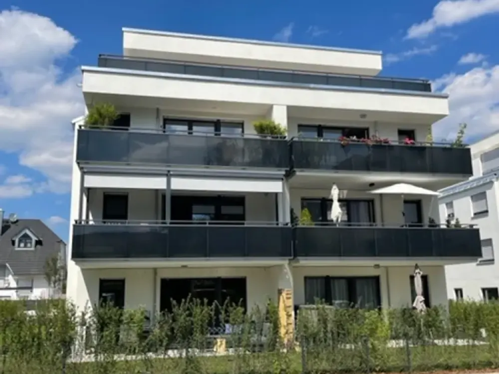 Exclusive 3-Room Penthouse with Large Roof Terrace in Unterhaching