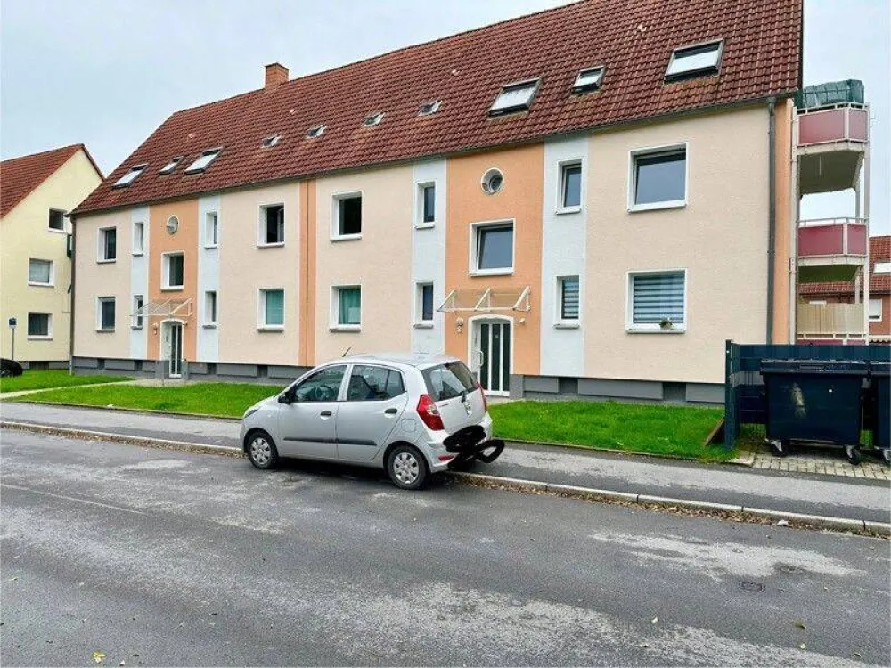 Newly Renovated! 2-Room Apartment with Large Shower Bath!