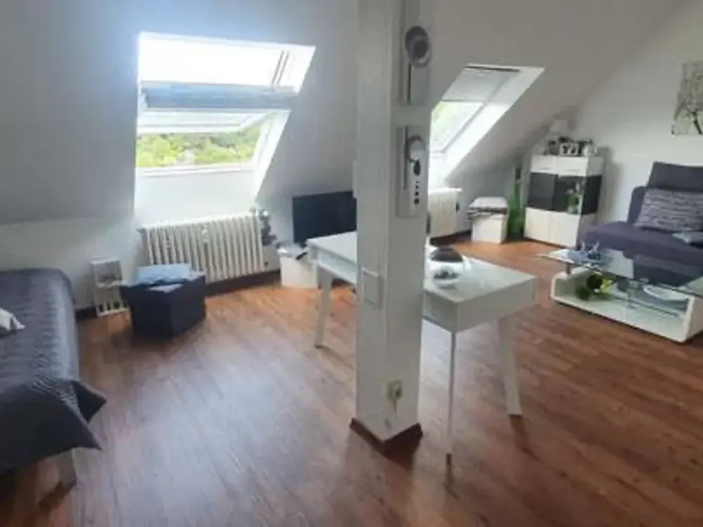 Well-maintained 1-room attic apartment with fitted kitchen in Krefeld-Bockum