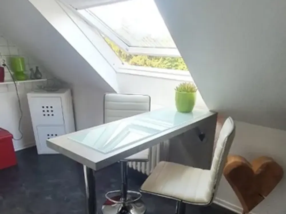 Well-maintained 1-room attic apartment with fitted kitchen in Krefeld-Bockum