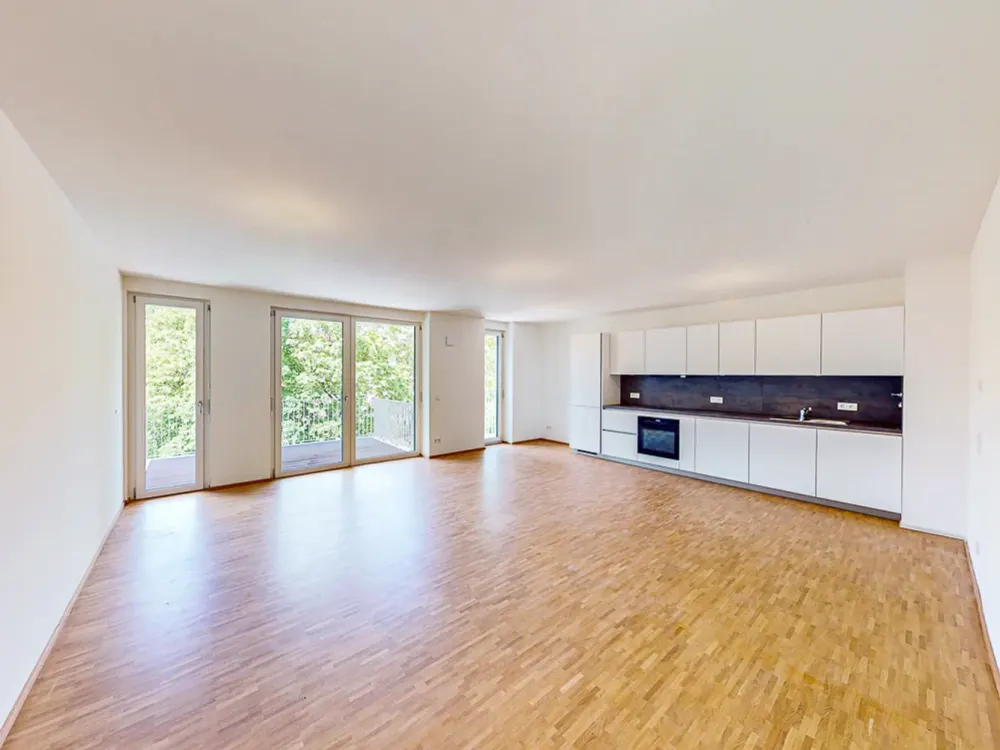 Your Retreat in the City, 4 Rooms with Balcony and Private Roof Terrace