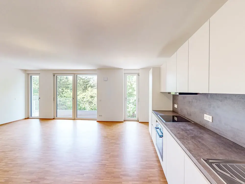 Your Retreat in the City, 4 Rooms with Balcony and Private Roof Terrace