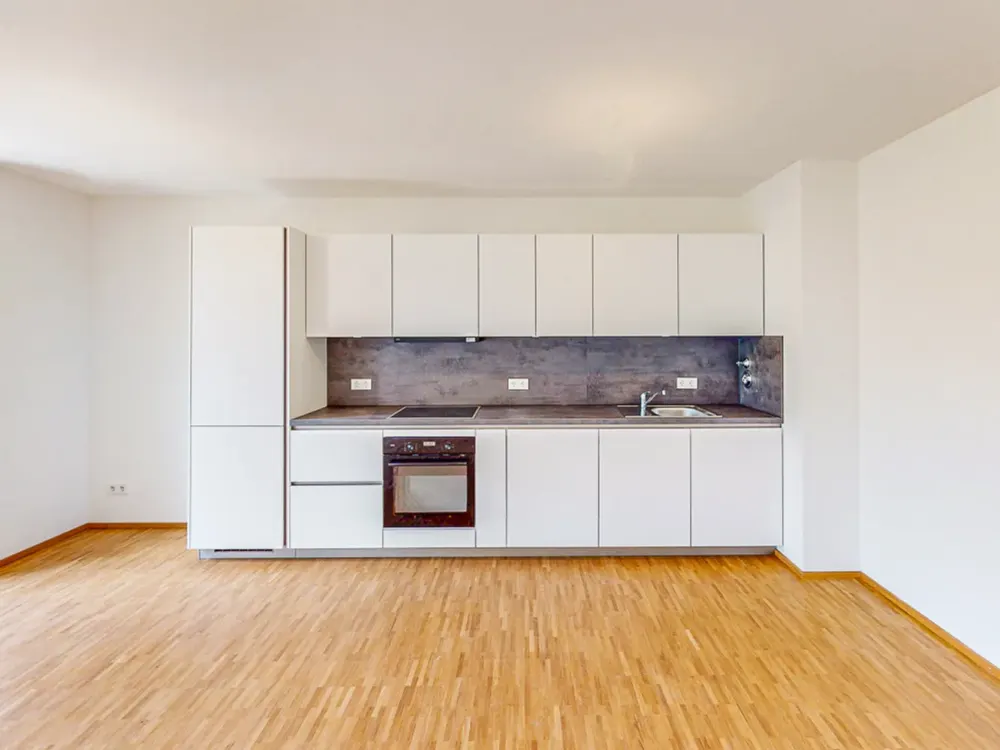 Your Retreat in the City, 4 Rooms with Balcony and Private Roof Terrace