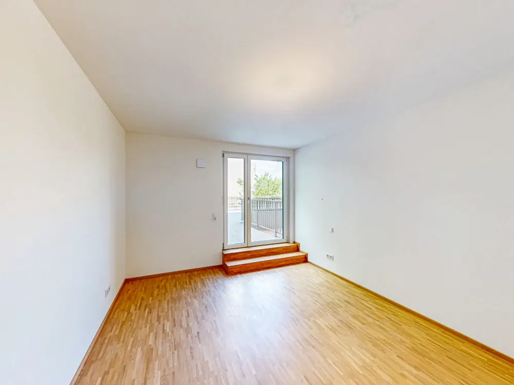 Your Retreat in the City, 4 Rooms with Balcony and Private Roof Terrace