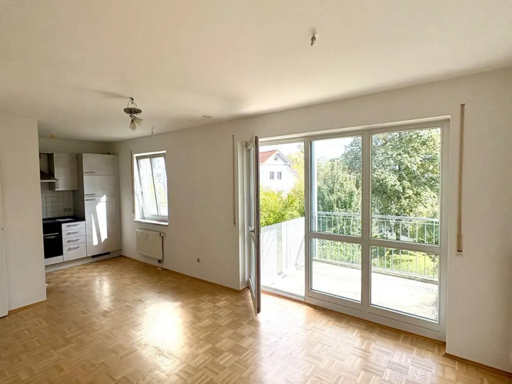 Bright 1.5-Room Apartment with Balcony & Underground Parking Space in Amendingen