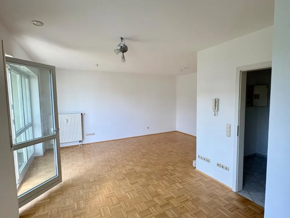 Bright 1.5-Room Apartment with Balcony & Underground Parking Space in Amendingen