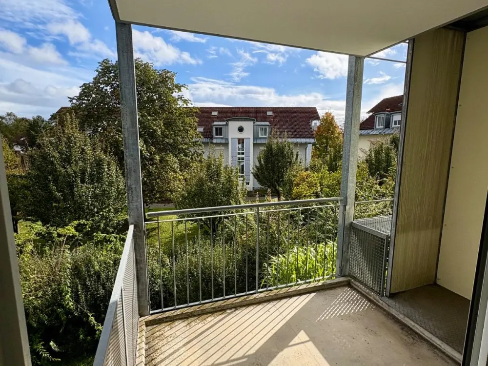 Bright 1.5-Room Apartment with Balcony & Underground Parking Space in Amendingen