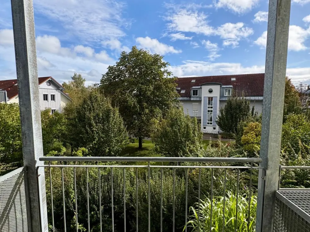 Bright 1.5-Room Apartment with Balcony & Underground Parking Space in Amendingen