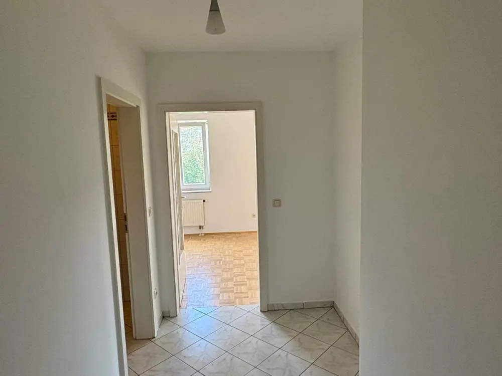 Bright 1.5-Room Apartment with Balcony & Underground Parking Space in Amendingen