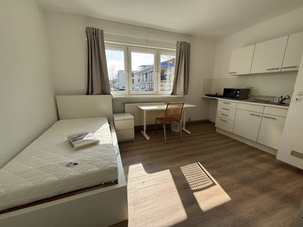 Sofort bezugsfrei: Möbliertes Zimmer mit eigener Dusche/WC, zentral gelegen