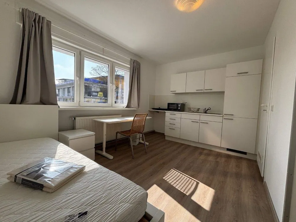 Sofort bezugsfrei: Möbliertes Zimmer mit eigener Dusche/WC, zentral gelegen
