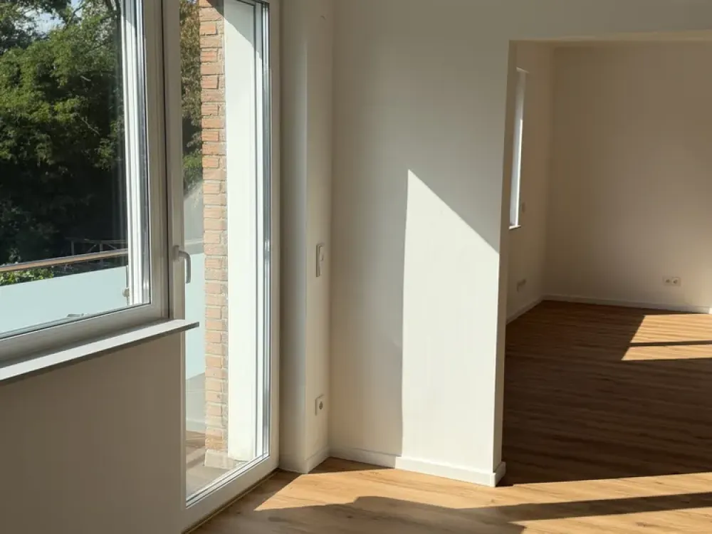 Erstbezug nach Kernsanierung | 95 m² | 3 Zimmer | Fußbodenheizung | Balkon