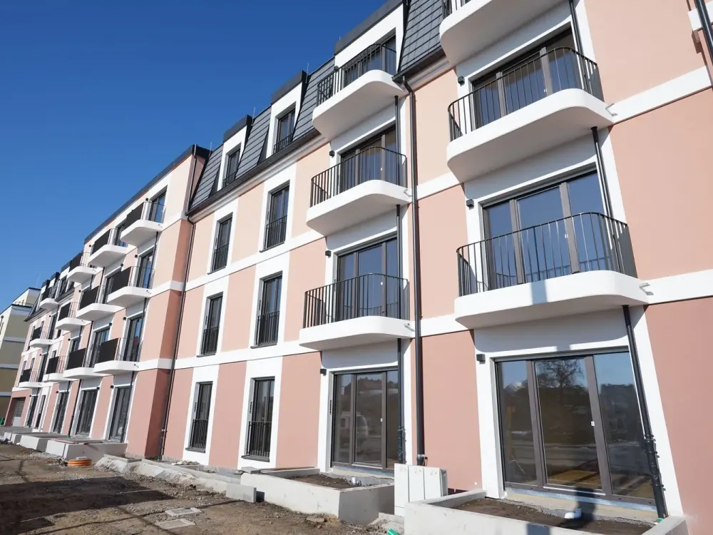 First Occupancy Large 4-Room Apartment with Loggia in Dresden-Friedrichstadt