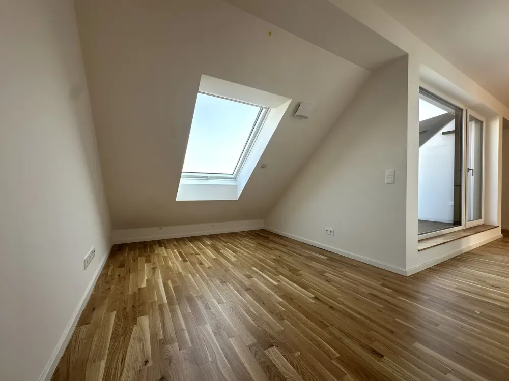 First Occupancy Large 4-Room Apartment with Loggia in Dresden-Friedrichstadt