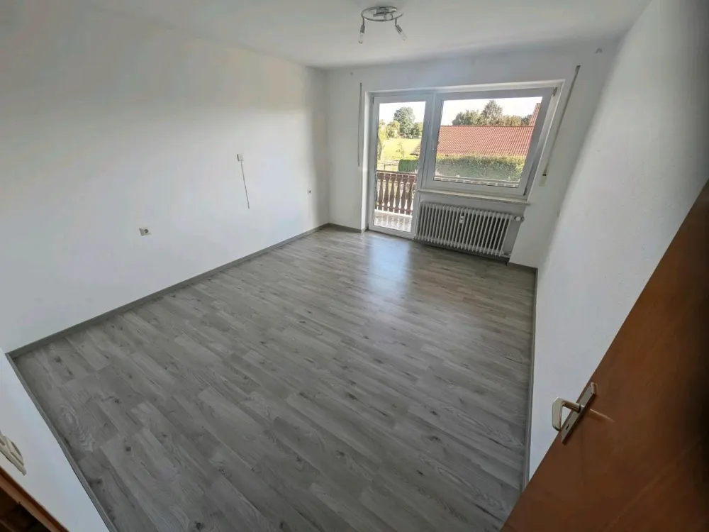 4-Zimmer-Wohnung mit Balkon zu vermieten, optional mit Garage