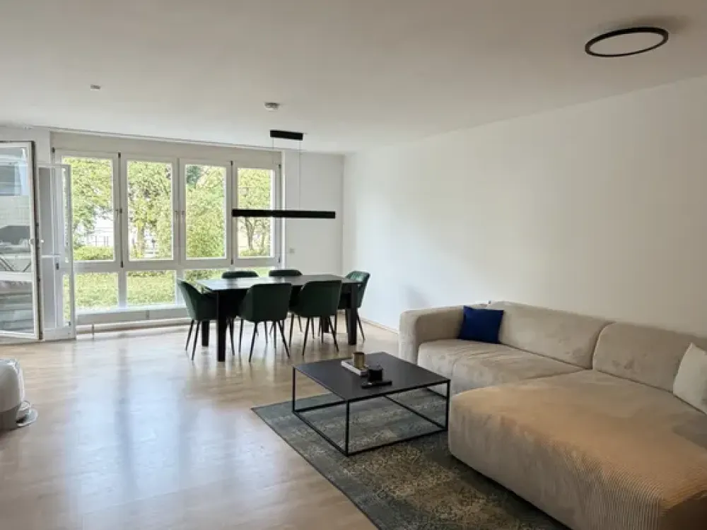 شقة مشرقة مكونة من 2.5 غرفة في Bietigheim-Bissingen بمساحة 73 م² مع مطبخ مجهز، تراس، حديقة وموقف سيارات تحت الأرض